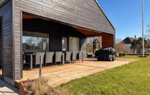 5 Bedroom Nice Home In Hadsund