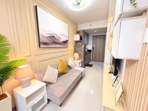 An Elegant Cozy Suite at S Residences & Netflix I S RES 1214