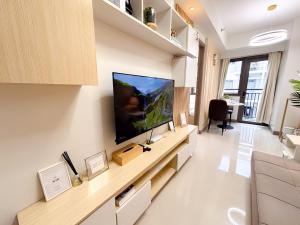 An Elegant Cozy Suite at S Residences & Netflix I S RES 1214