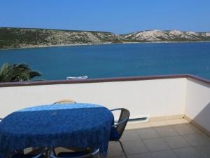 Seaview Balcony Apartment for 5