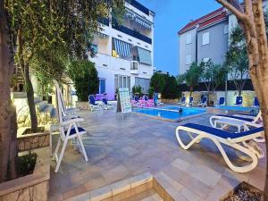 Spacious Seaside Retreat for 6