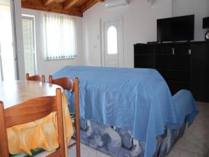 Spacious Seaside Retreat for 6