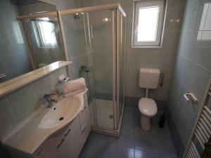 Charming Seaside Apartment for 4