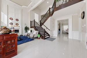 Private 2brs Retreat with Shared Living Room Near Olympic Oval and YVR