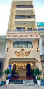 Phú Gia Hotel near SECC & FV Hospital