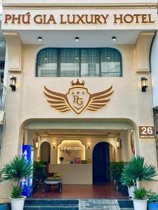 Phú Gia Hotel near SECC & FV Hospital