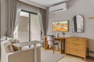 Seaside Living Retreat – Steps from Bang Tao Beach