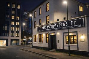 Your own City Centre Pub Accommodation for Contractors - Hen & Stag Parties, Events - 7 Double Bedrooms - 11 Beds - 3 Bathrooms - Kitchen - Your own Bar & Games Room - Snooker & Football Table - Parking Cars and Vans at Five Pounds a Day - Bar is not