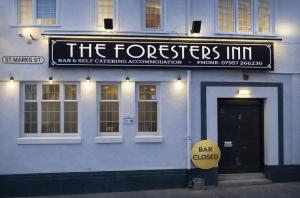 Your own City Centre Pub for Hen & Stag Parties, Events and Contractors - 7 Double Bedrooms - 11 Beds - 3 Bathrooms - Kitchen - Your own Bar & Games Room with Snooker & Football Table and Beer Garden - Parking Cars and High Top Vans at Five Pounds a 