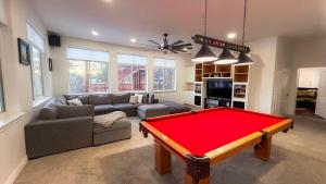 7BR Ski & Golf Course Retreat with Hot Tub