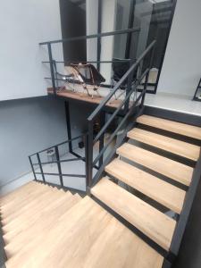 A solo 5 min del aeropuerto con vista al bosque