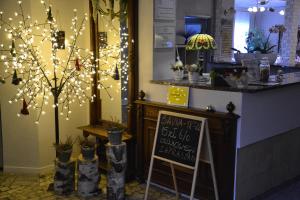 1 star Хотел Hotel Pod Dębem Зельона Гора Полша