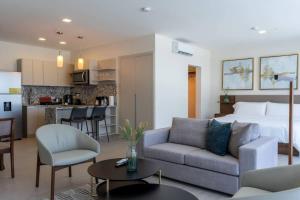 Pacific View Studio Apt in Costa del Este