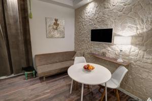 Contrast LuxApart 3 min MC Casino