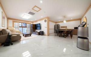 대전 유성 만월 호텔 한옥