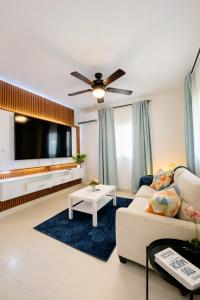 Airport Oasis Pool Apartments