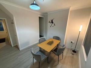 Comfortable 2BR House Great Location