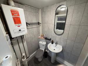 Comfortable 2BR House Great Location