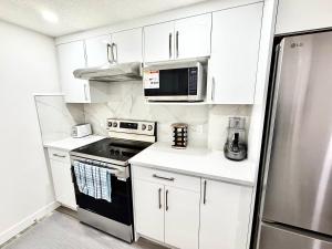 Cozy Two Bedroom Suite in NW Calgary - Near Banff & Calgary Airport