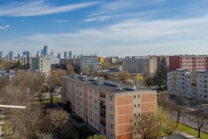 Cozy Air-Conditioned Apartment in Warsaw by Noclegi Renters