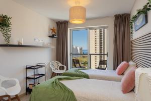 McRamé Design Apt Sea View, Beachfront, Swimming Pool, 2BDR, 2BAR, 6 pax, Praia da Rocha