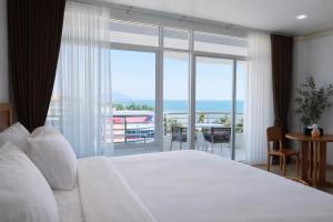 The Beach Bangsaen by Thanthita next to Wonnapa beach FREE DISNEY PLUS