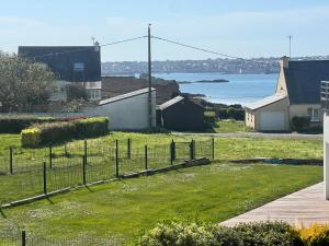 Maison Trez Rouz, à 100m de la plage , vue mer
