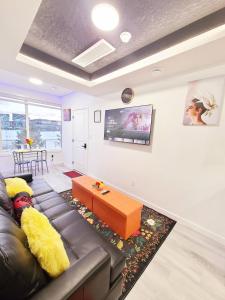 SwitHome Properties Cozy Suite With Pond View, Near YEG Airport