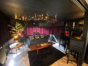 Simons Whody Hideaway