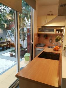 Apartment Issa -1min from the beach,free parking