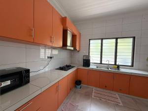 3 Storey Modern Bungalow Villa with Roof Top Near Lean Tower, 2 mins to Town