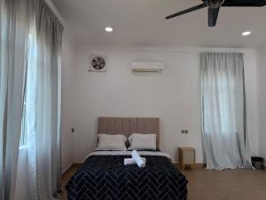 3 Storey Modern Bungalow Villa with Roof Top Near Lean Tower, 2 mins to Town