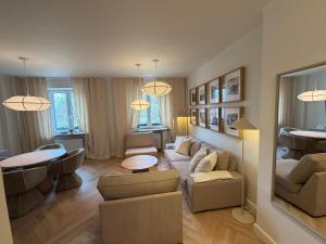 Mariensztat Old Town Apartment by JumpInHere