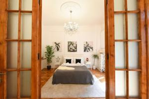 Above the Energy of Calea Victoriei - Bright 1BR in Central Bucharest