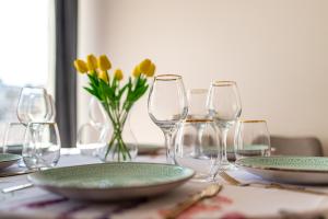 Top Location 2 Bedroom Apartment Next to the Beach