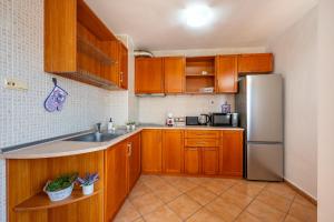 Top Location 2 Bedroom Apartment Next to the Beach