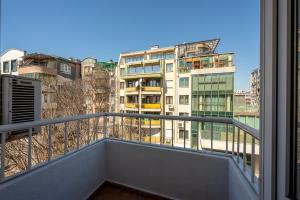 Top Location 2 Bedroom Apartment Next to the Beach