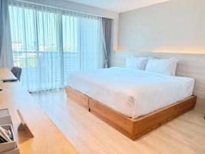 The Horizon Groove Hotel