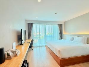 The Horizon Groove Hotel