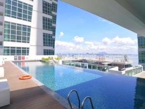 Seaview Seafront Duplex in Town with WiFi & Full Kitchen 83A