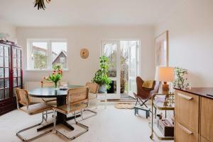 Cozy Modern Unit with Garden