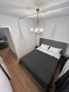 Tiny Cozia Caciulata