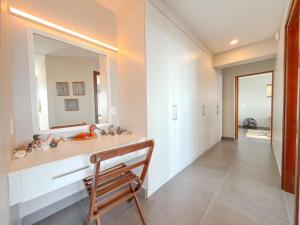 Plett Ocean View 2BR Apartment with Sunroom & Patio