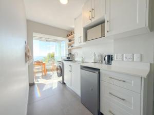 Plett Ocean View 2BR Apartment with Sunroom & Patio
