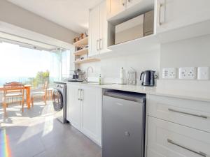 Plett Ocean View 2BR Apartment with Sunroom & Patio