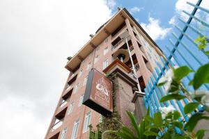 Bronam Central Suites