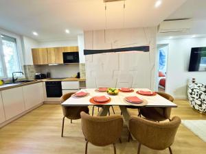 Barbara Apartment by the beach 2Bed 2Baths