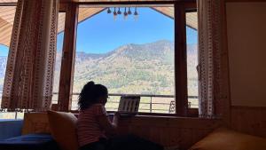 Romantic loft with mountain view in manali