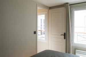 Pretty Parisian cocoon in rue de Lévis