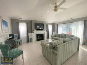 2nd Street OceanView 4 Bedroom Duplex with Parking